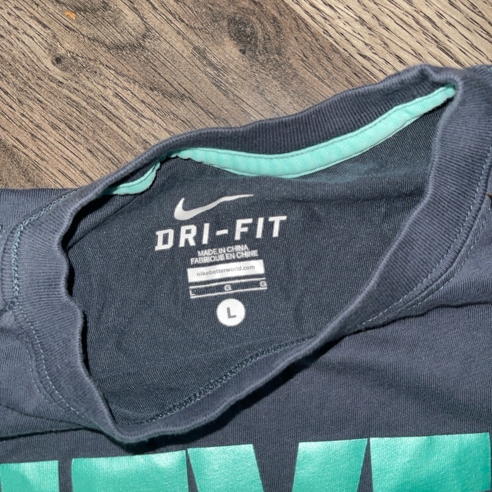 Kobe Bryant Nike Dri-FIT Black T-Shirt with Teal Graphic - Picture 3 of 3